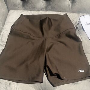ALO Yoga Women's Airlift Energy Dark Brown Athletic Shorts